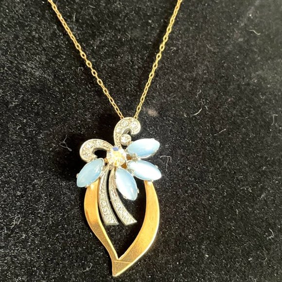 Vintage Blue Rhinestone Pendant Necklace, 15" Gold Toned Chain - Picture 4 of 7